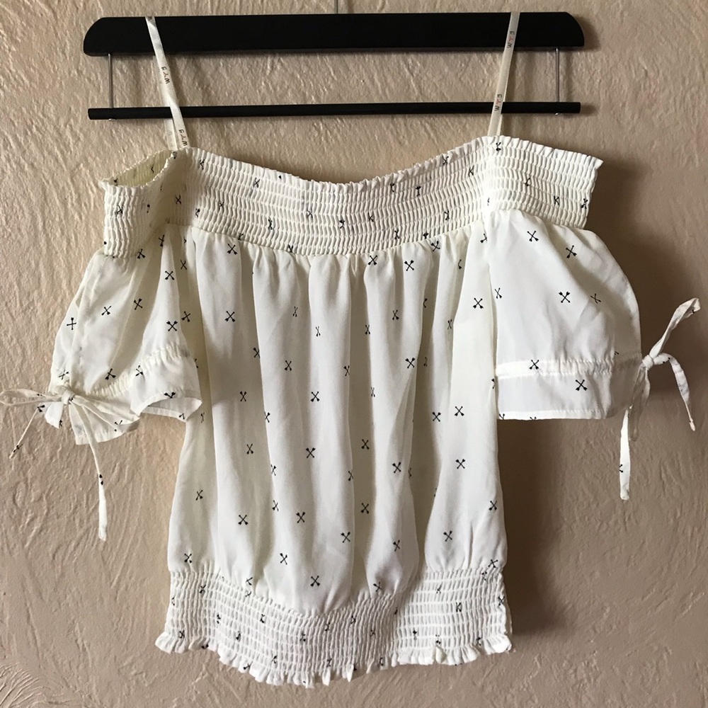 NWOT Off-The-Shoulder Cropped Blouse Sz: S
